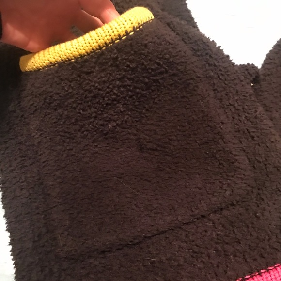 Hat and matching scarf - Picture 4 of 4